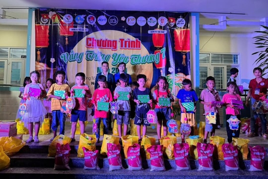 Vầng trăng yêu thương tại xã Măng Tố