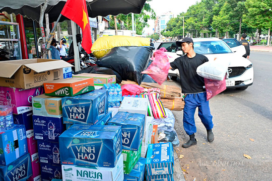 Những hành động đầy ắp tình người