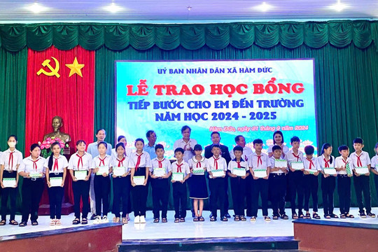 Hàm Thuận Bắc: Tặng 277 suất học bổng “Tiếp bước cho em đến trường”