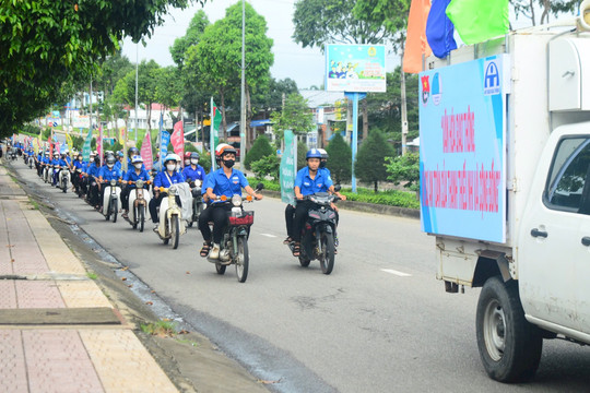 Ngày hội "Thanh niên với văn hoá giao thông"