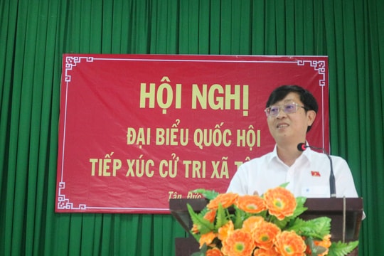 Phó Trưởng đoàn ĐBQH tỉnh Nguyễn Hữu Thông:
  Mong cử tri chia sẻ với tỉnh trong xây dựng KCN Tân Đức

