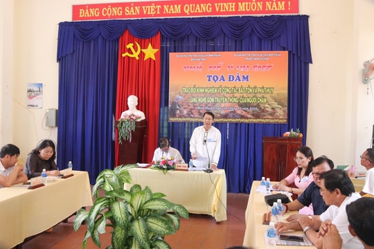 “Trao đổi kinh nghiệm công tác bảo tồn và phát huy làng gốm truyền thống Chăm”