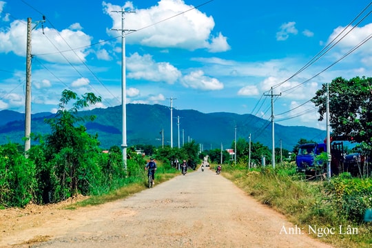 Giao thông “mở lối” cho người nghèo