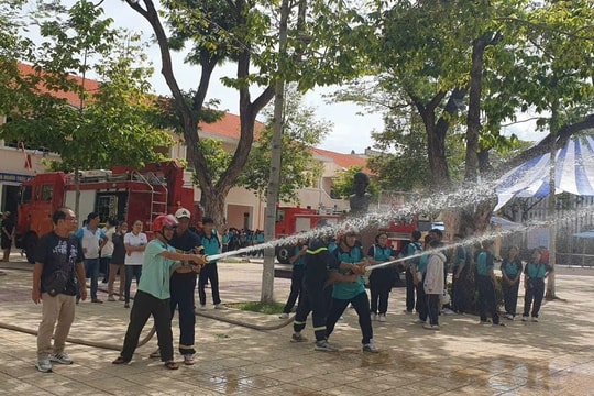 TP. Phan Thiết: Tuyên truyền, hướng dẫn kỹ năng thoát nạn cho học sinh khi có cháy nổ xảy ra