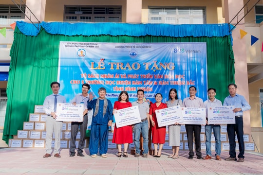 Gần 4000 đầu sách trao cho các trường học ở Bình Thuận