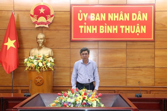 Phó Chủ tịch UBND tỉnh Nguyễn Minh họp nghe báo cáo đầu tư dự án Tổ hợp thương mại dịch vụ và du lịch - huyện Hàm Thuận Nam