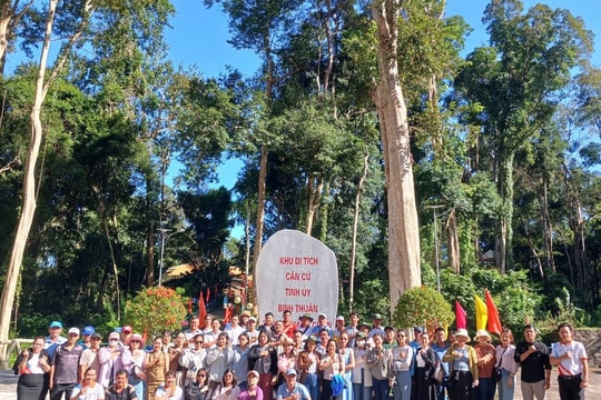 Khai mạc Liên hoan “Tiếng hát về nguồn” 