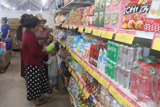 Phiên chợ đưa hàng Việt về Tánh Linh