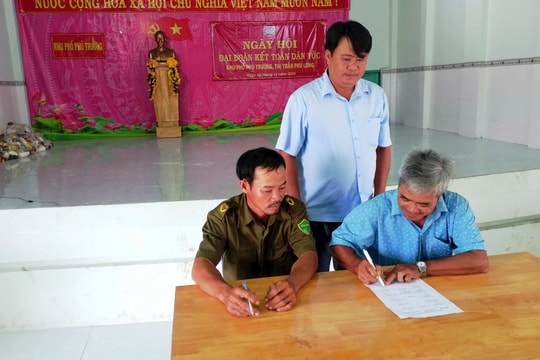 Sôi nổi ngày hội đại đoàn kết khu phố Phú Trường, thị trấn Phú Long