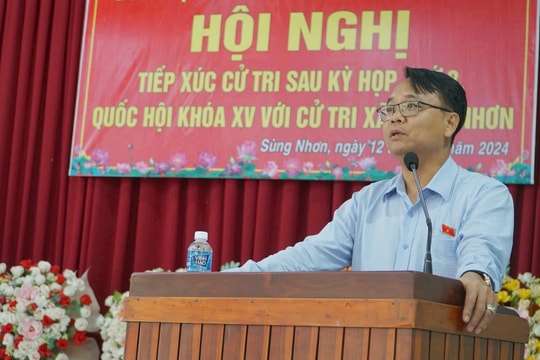 Đồng chí Đặng Hồng Sỹ tiếp xúc cử tri xã Sùng Nhơn