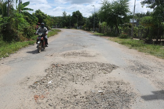 Xã Phan Sơn và Phan Lâm (Bắc Bình): Nhiều tuyến đường xuống cấp