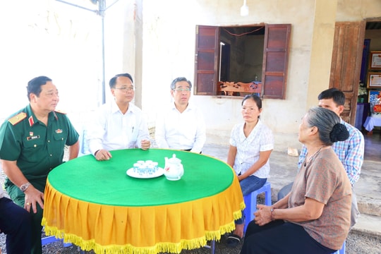 TP. Hồ Chí Minh thăm gia đình các liệt sĩ hi sinh trong thực hiện nhiệm vụ