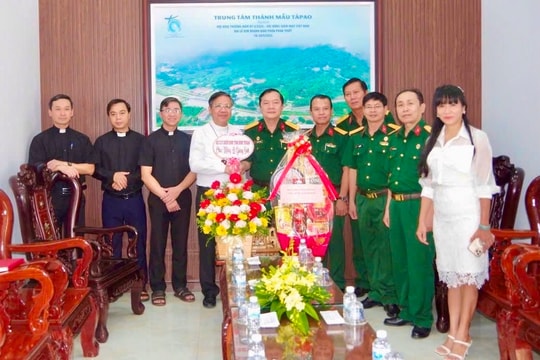 Hội Cựu chiến binh tỉnh chúc mừng Giáng sinh tại Toà Giám mục Phan Thiết