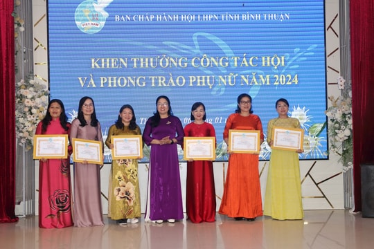 Hội Liên hiệp Phụ nữ tỉnh được nhận cờ thi đua “Đơn vị xuất sắc” từ Trung ương Hội 