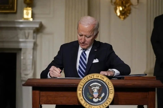 Mỹ: Tổng thống Joe Biden ban hành lệnh cấm khoan thăm dò ngoài khơi