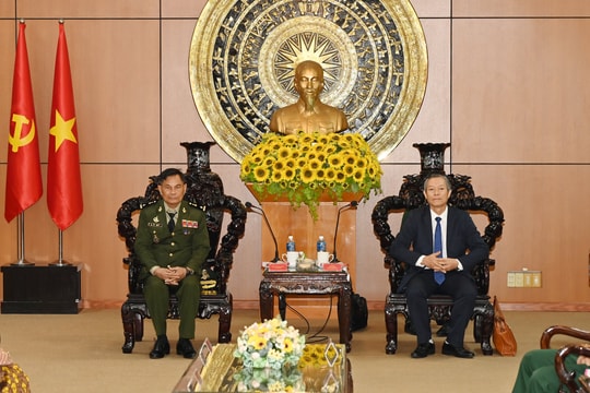 Đoàn công tác Tiểu khu Quân sự tỉnh Kampong Chhnang, Campuchia thăm chúc tết tỉnh Bình Thuận