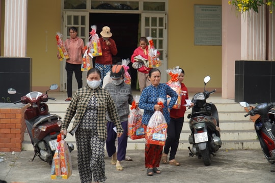 Tết sẻ chia