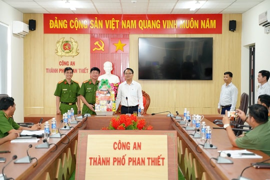 Phó Bí thư Thường trực Tỉnh ủy Đặng Hồng Sỹ thăm chúc tết một số cơ quan, đơn vị trên địa bàn TP. Phan Thiết