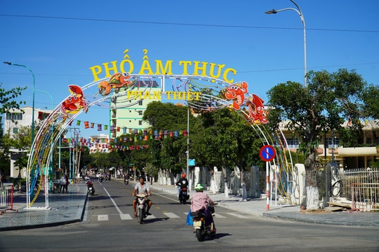 Phố ẩm thực Phan Thiết mở cửa đón khách