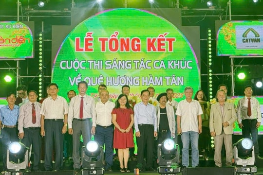 Trao giải Cuộc thi sáng tác ca khúc về Quê hương Hàm Tân