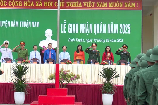 190 thanh niên huyện Hàm Thuận Nam lên đường nhập ngũ