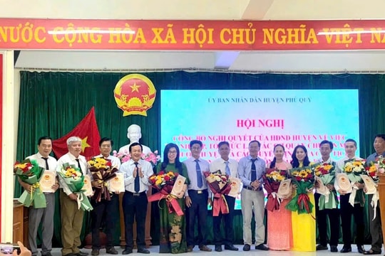 Phú Quý:
Thành lập, tổ chức lại các cơ quan chuyên môn thuộc UBND huyện