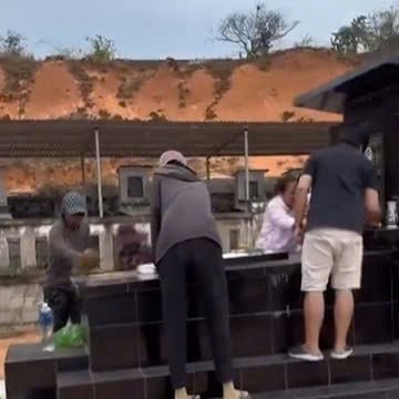 Công an vào cuộc điều tra vụ việc nhóm người bị phản ánh “xin đểu” ở nghĩa trang Phan Thiết