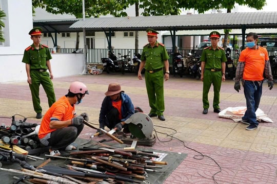 Tiêu hủy hơn 4 nghìn loại vũ khí, vật liệu nổ và công cụ hỗ trợ