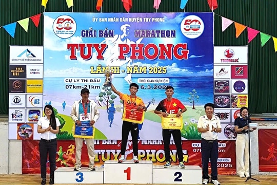 Gần 800 vận động viên tham gia Giải bán Marathon Tuy Phong lần III 