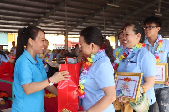 Tôn vinh công nhân lao động trong doanh nghiệp 