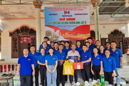 Những bữa cơm tri ân ấm áp tình nghĩa của người trẻ