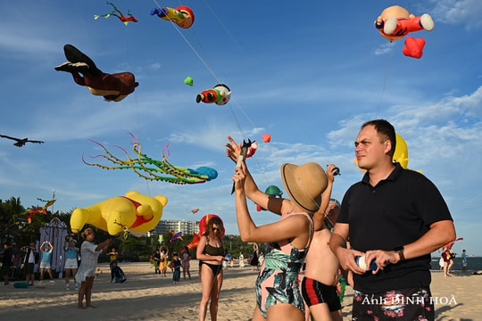Lễ hội thả diều thu hút du khách dịp lễ 30/4 - 1/5