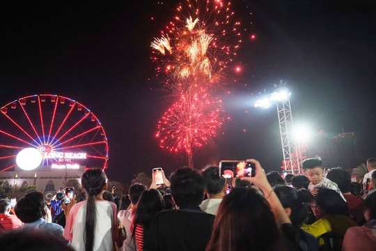 
Sôi động với đêm mở màn Summer Fest 2025 tại NovaWorld Phan Thiet
