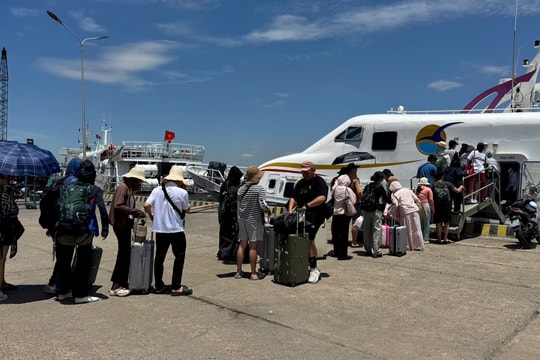 Giao thông biển Phan Thiết – Phú Quý lễ 30/4 - 1/5:
An toàn, không tăng giá vé