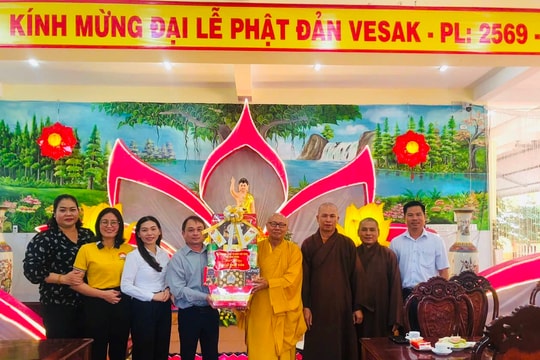 
Lãnh đạo Uỷ ban Mặt trận Tổ quốc Việt Nam tỉnh:
Thăm và chúc mừng Đại lễ Phật đản năm 2025