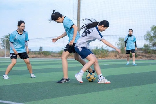 Giải bóng đá truyền thống mini nữ UPT