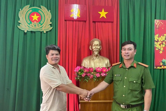 Công an hai tỉnh phối hợp giúp người dân nhận lại hơn 100 triệu đồng chuyển khoản nhầm