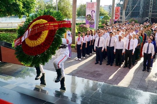 Lãnh đạo tỉnh viếng Chủ tịch Hồ Chí Minh nhân 135 năm ngày sinh của Người