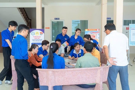 Hỗ trợ người dân thực hiện chuyển đổi số