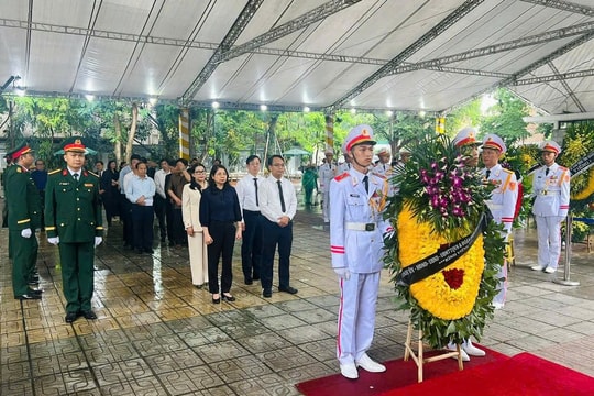 Đoàn Đại biểu tỉnh Bình Thuận viếng nguyên Chủ tịch nước Trần Đức Lương