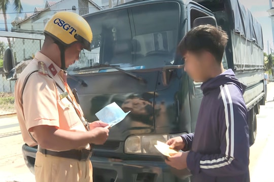 Xử lý tình trạng dừng, đỗ xe trái phép trên tuyến đường du lịch