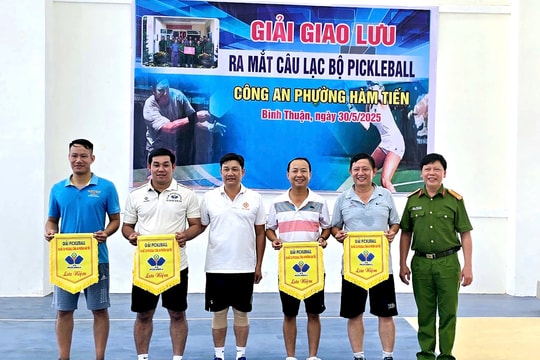 Ra mắt Câu lạc bộ Pickleball Công an phường Hàm Tiến