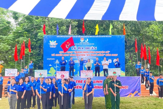 Hơn 450 đoàn viên thanh niên Đức Linh tham gia ra quân Chiến dịch Thanh niên tình nguyện hè và Kỳ nghỉ hồng