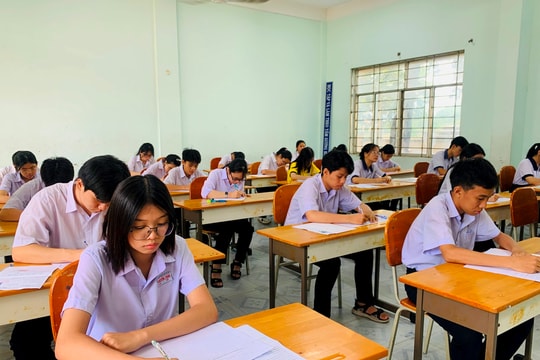 Ngày đầu thi vào lớp 10 diễn ra nghiêm túc, đúng quy chế