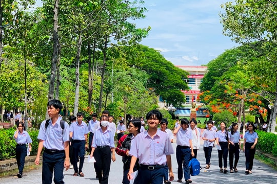 
Đề thi môn ngữ văn vào lớp 10 bám sát chương trình mới