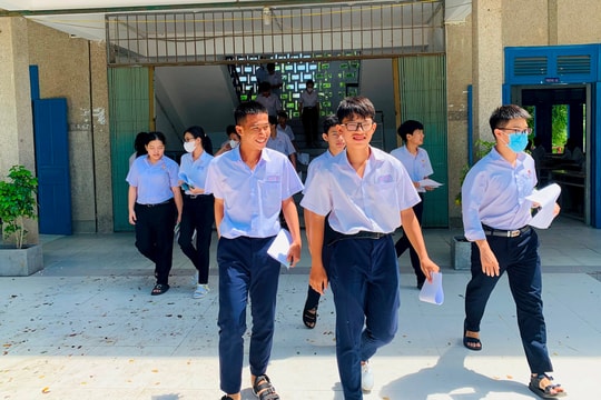 
Thí sinh hoàn thành Kỳ thi tuyển sinh vào lớp 10 công lập THPT không chuyên