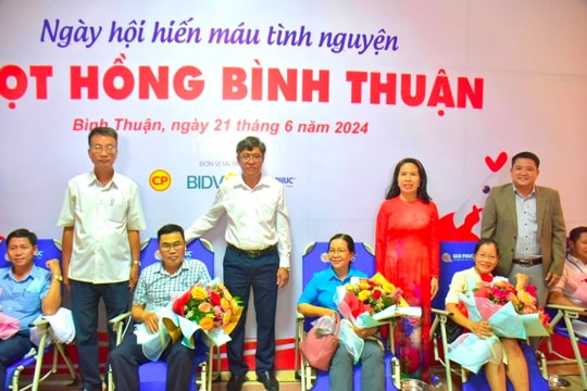 Hành trình Đỏ - Kết nối dòng máu Việt