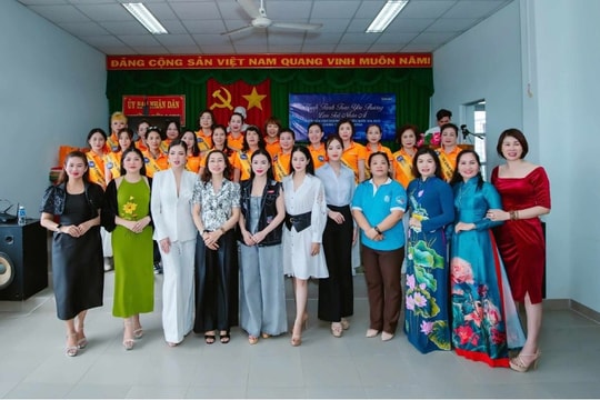 
Trao 30 suất quà cho phụ nữ khó khăn tại Phan Thiết