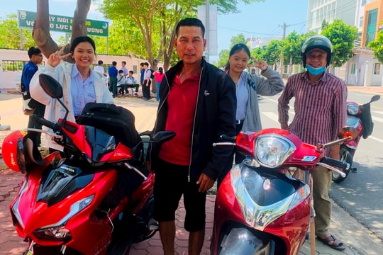 
Đồng hành cùng con thi vào lớp 10