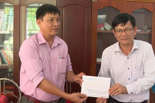 Thăm, tặng quà trung tâm nuôi dưỡng người già neo đơn 
